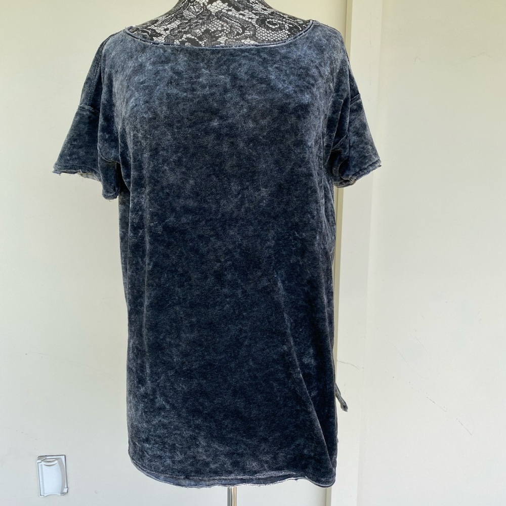 We The free charcoal gray short sleeve top. Size medium